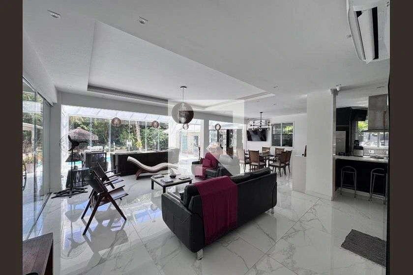 Condo house with 6 en-suite bedrooms and private garden — photo 18