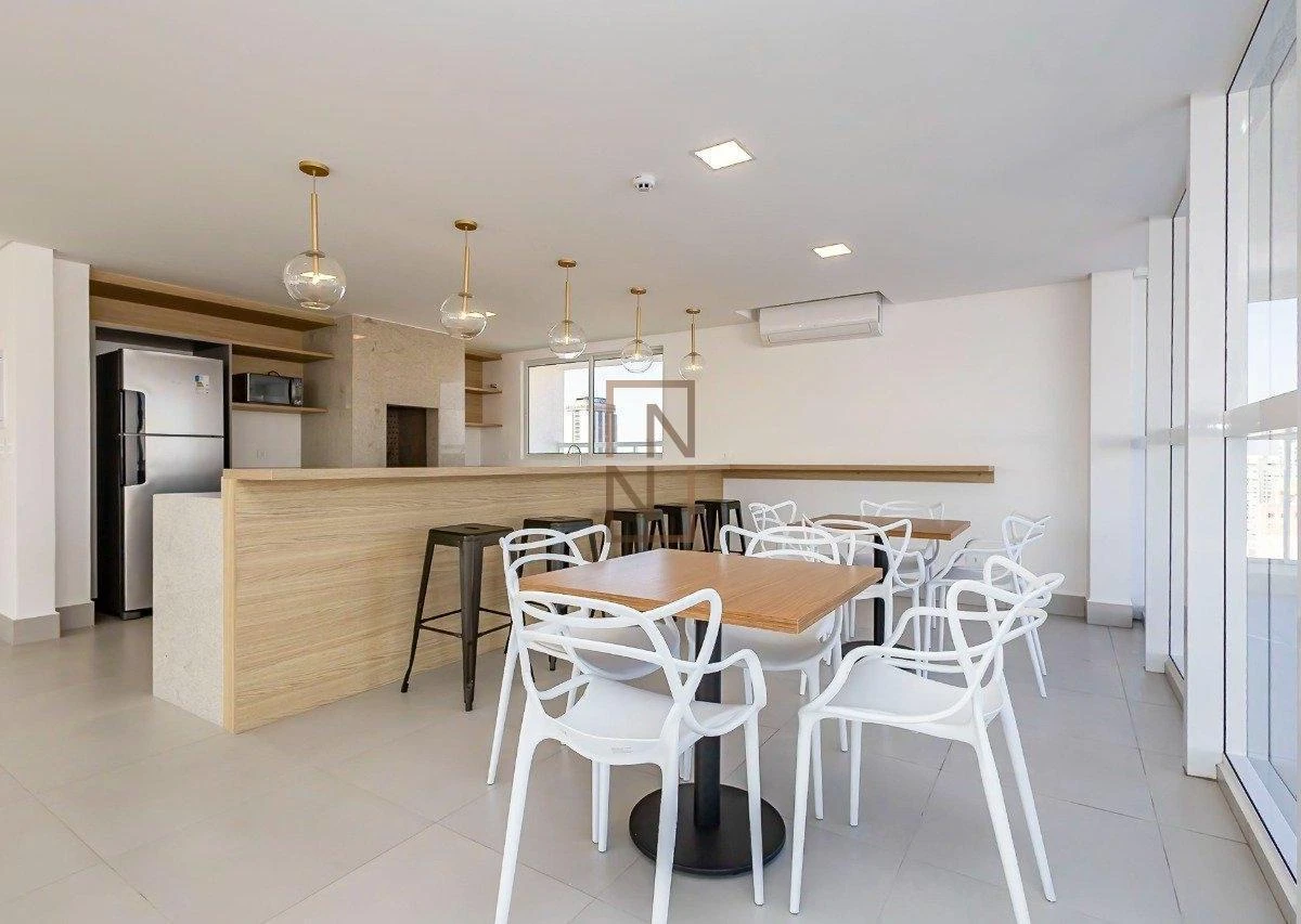 One-bedroom apartment in a building with a coworking space — photo 18
