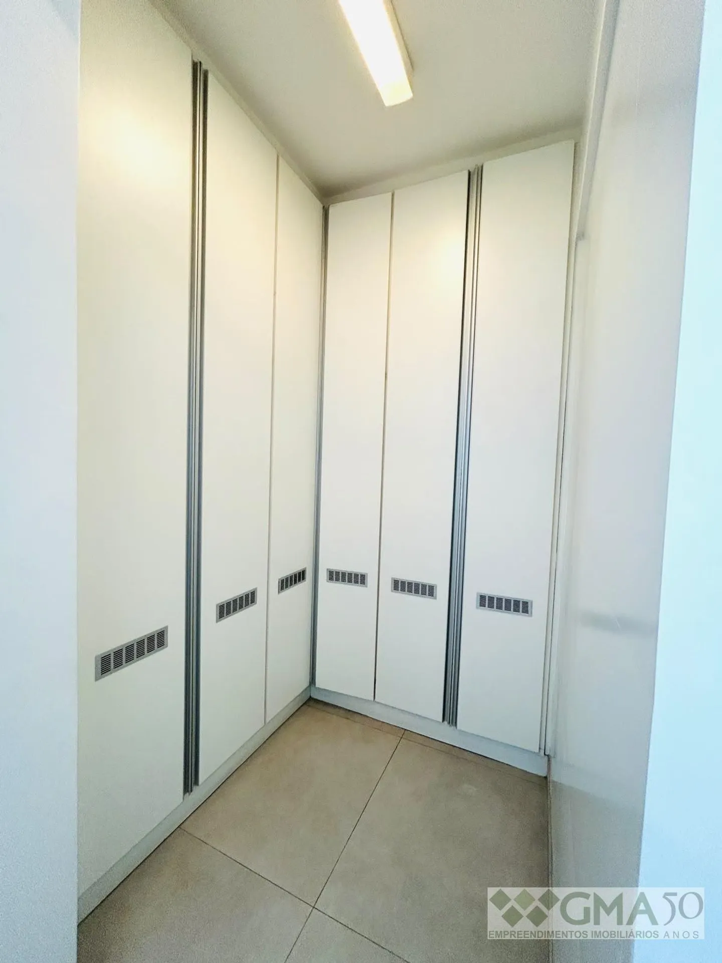 Furnished 110 m² apartment with 3 bedrooms and 1 parking spot — photo 38