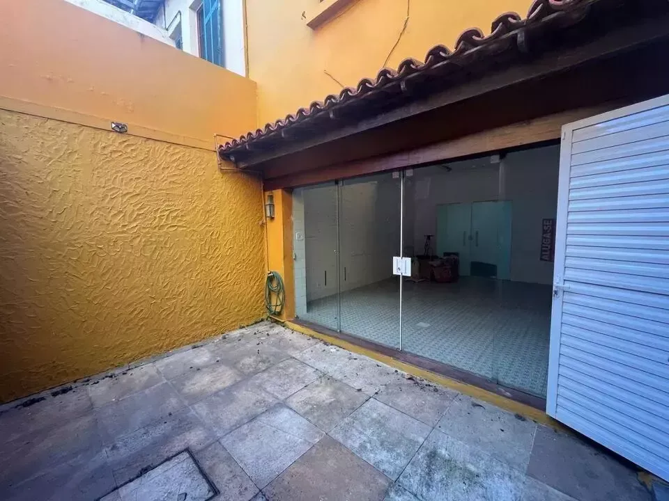 House with 3 bedrooms and a gas stove — photo 5