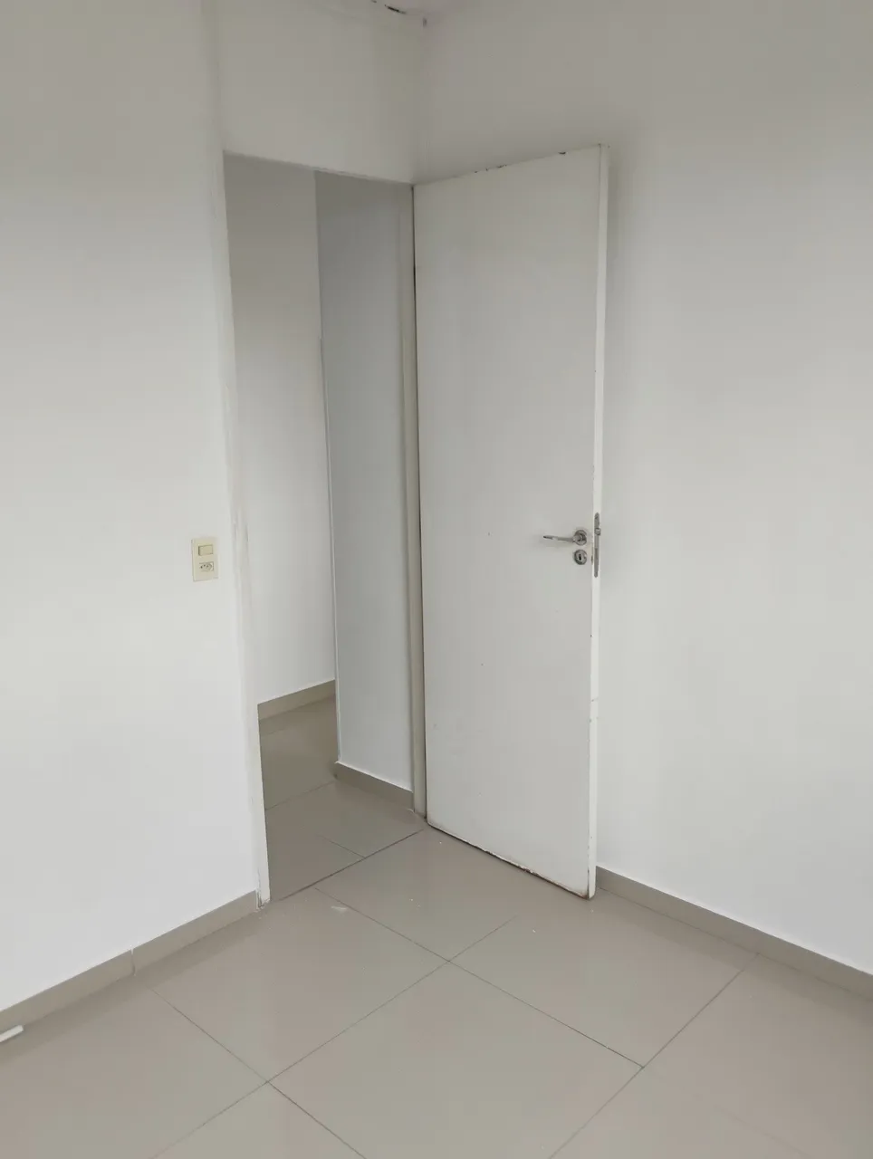 2-bedroom apartment in a building with a gym — photo 15