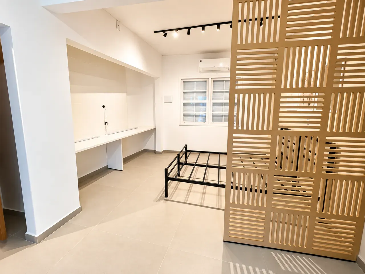 28 m² studio with a home office and a dryer — photo 3