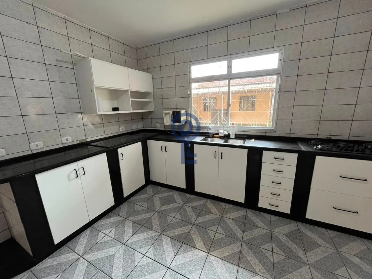 Furnished house, 200 m², with a walk-in closet — photo 11