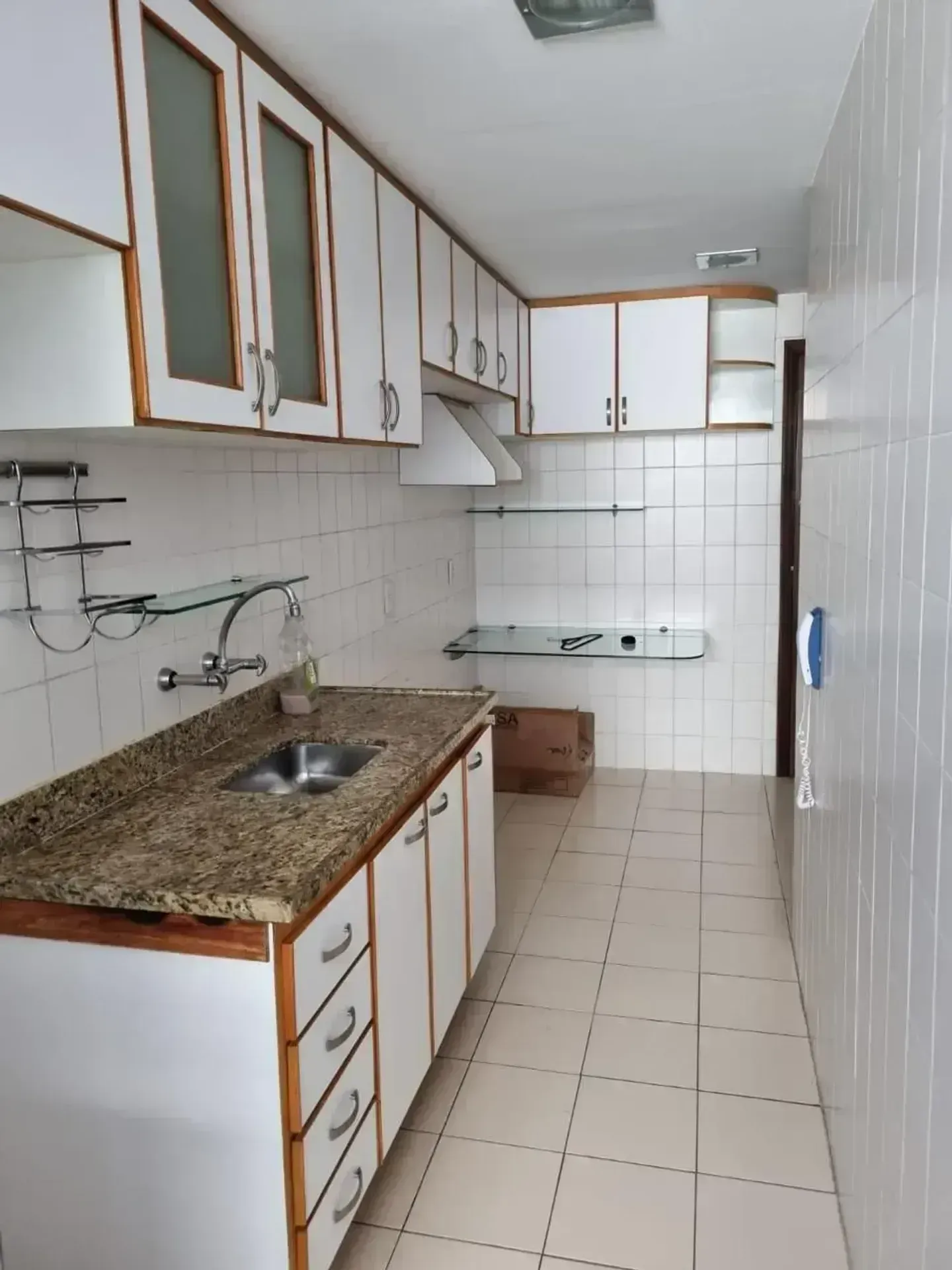 Apartamento de 2 quartos com cozinha fechada e jardim privativo — photo 8