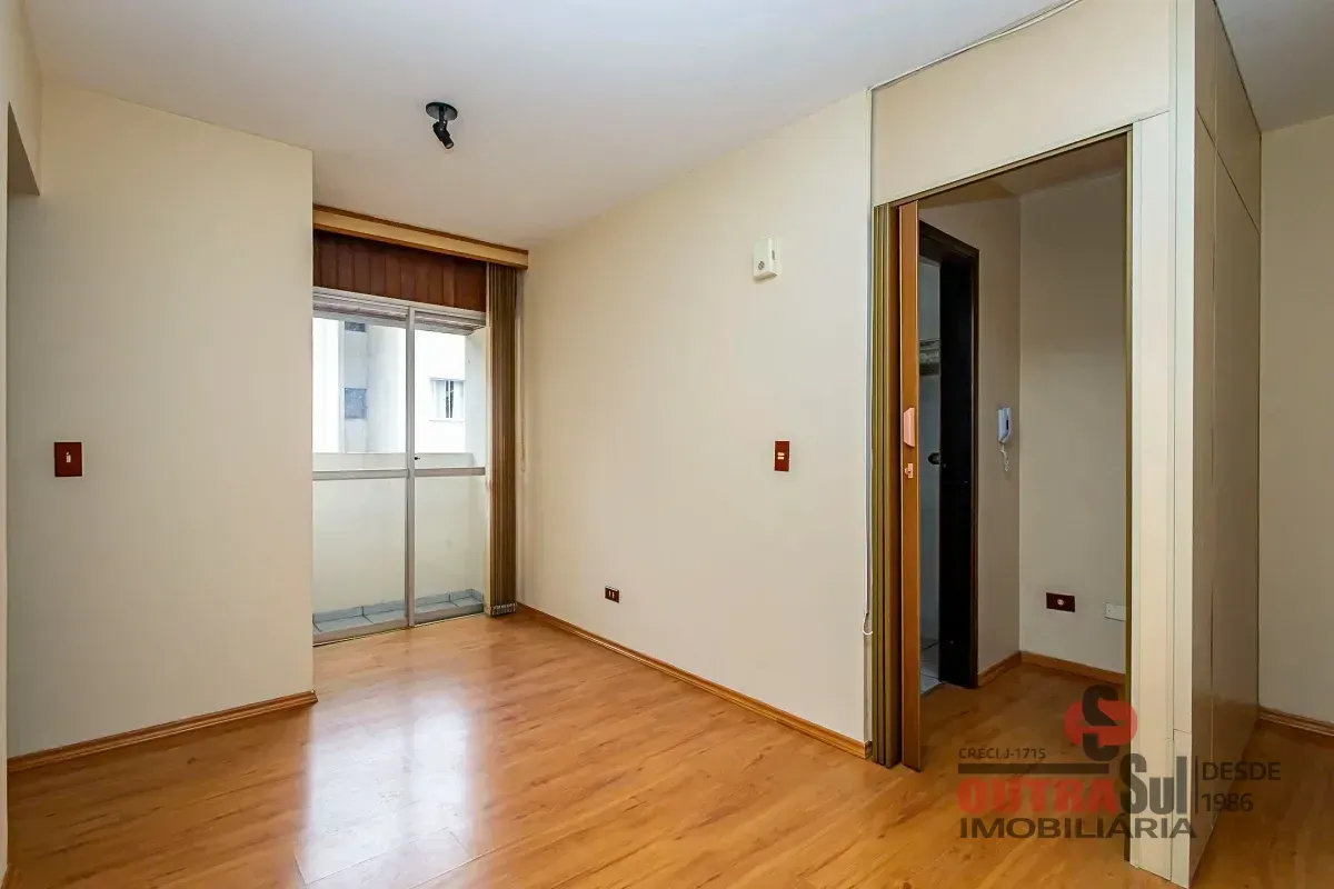 Wood or laminate floors in a 2-bedroom apartment, 41 m² — photo 18