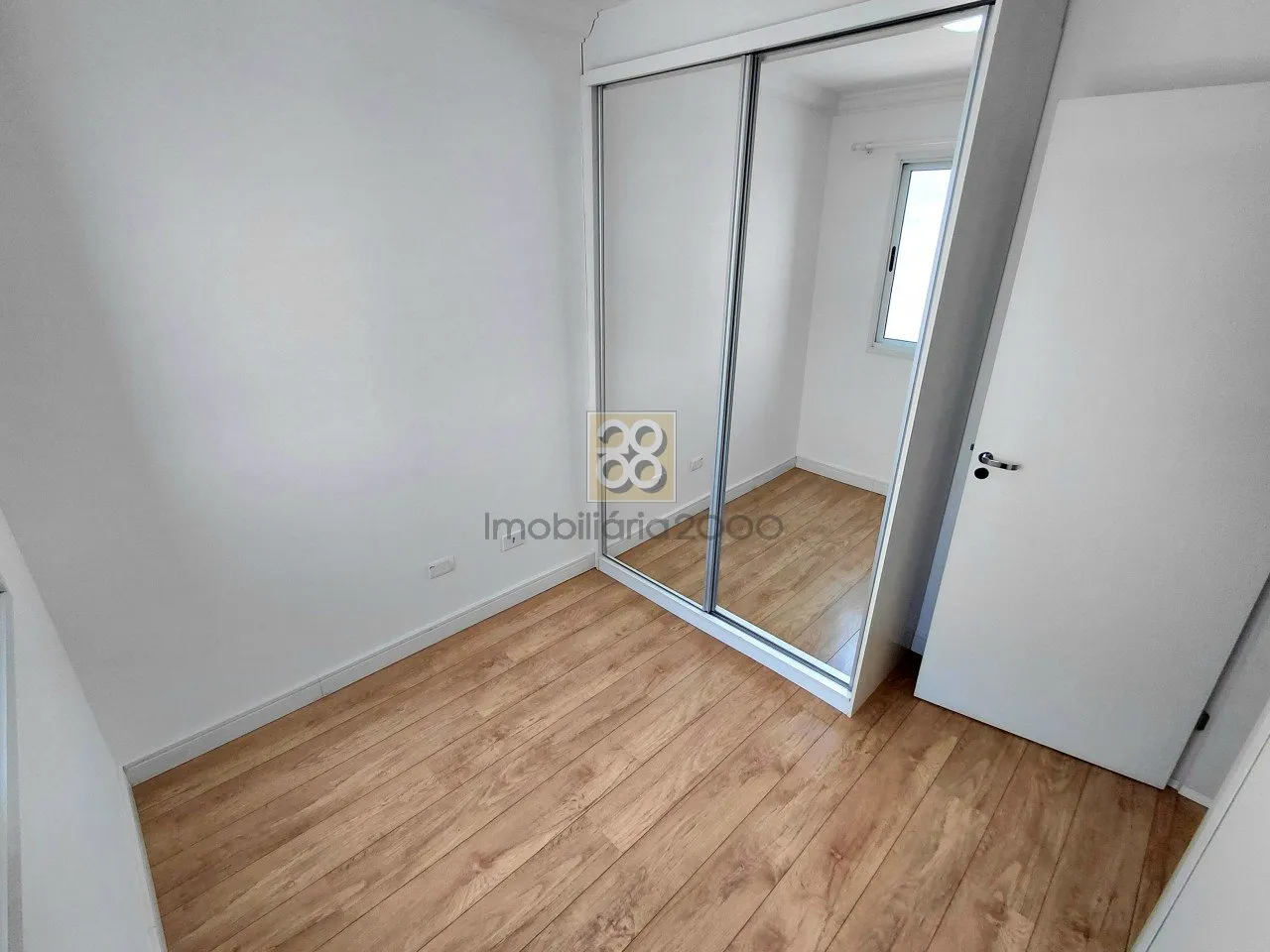 Balcony with a grill in a 2-bedroom apartment, 67 m² — photo 21