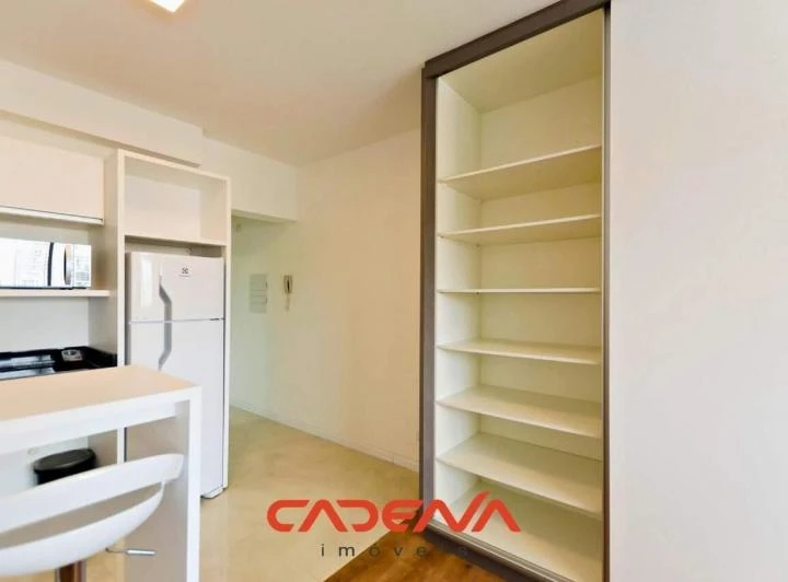 33 m² furnished studio with a real work desk — photo 11