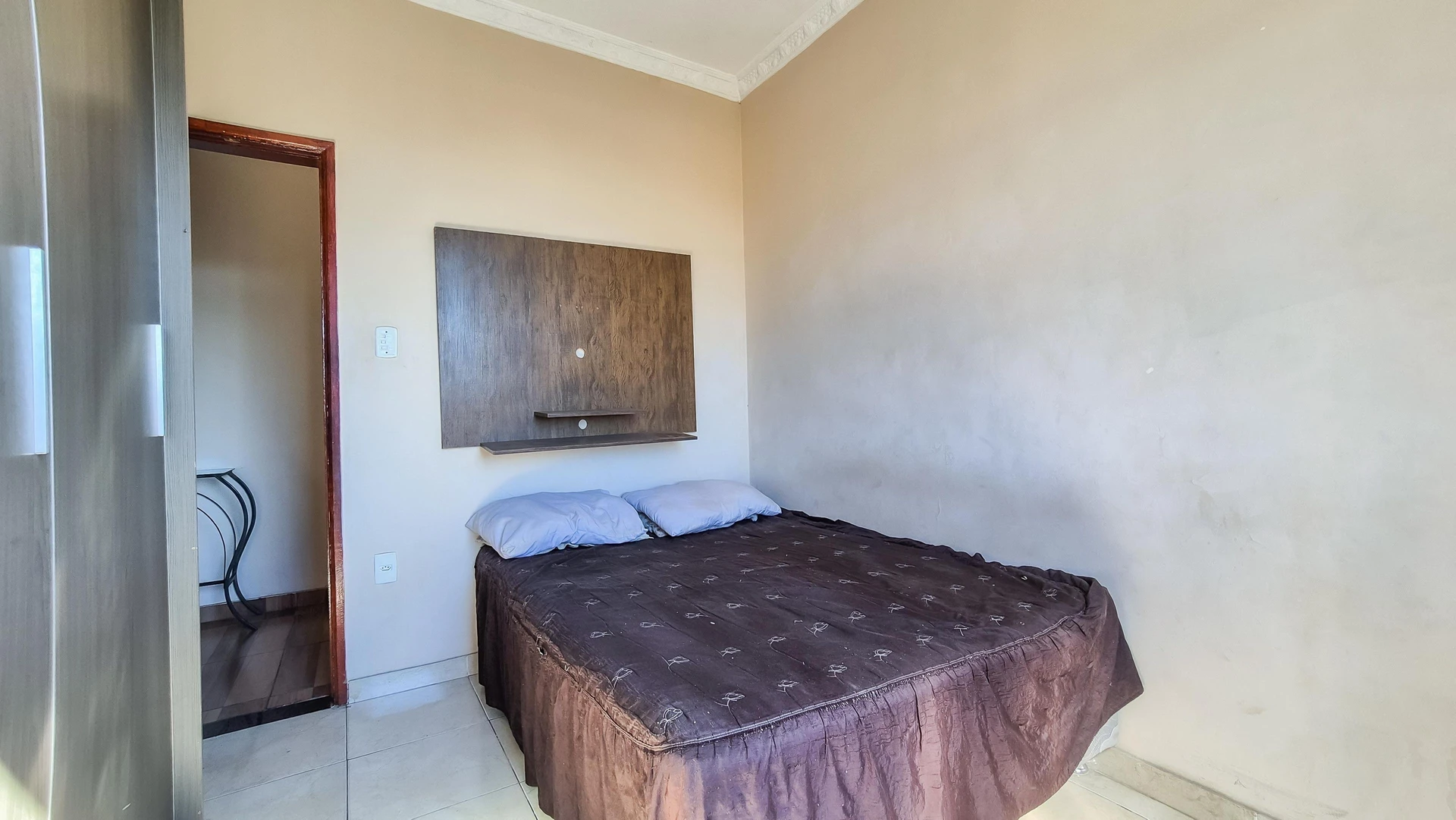 Furnished 2-bedroom apartment with 1 bathroom — photo 9