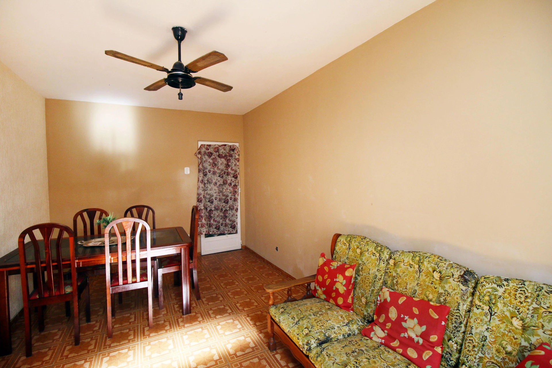 Rental apartment with 2 bedrooms and a balcony — photo 19