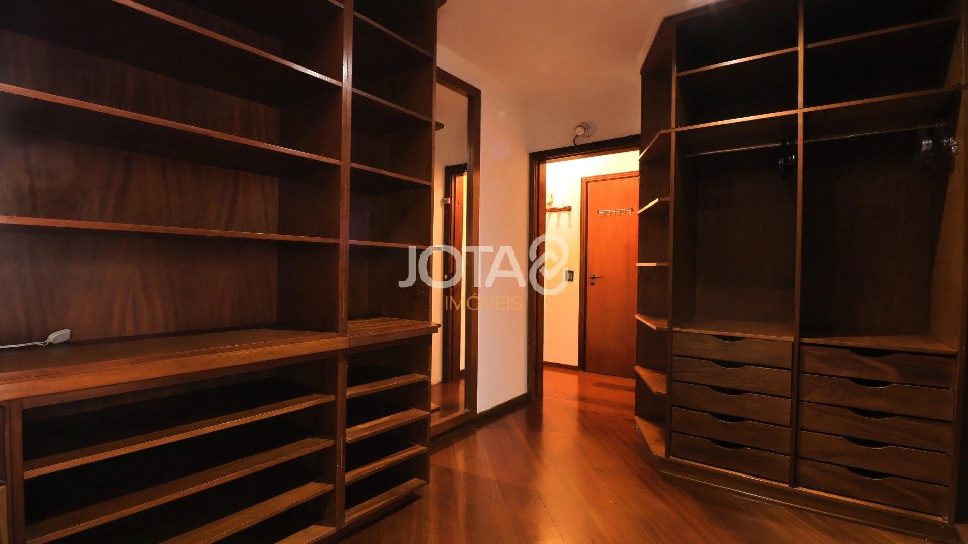 88 m² apartment with a bathtub and floor-to-ceiling windows — photo 11