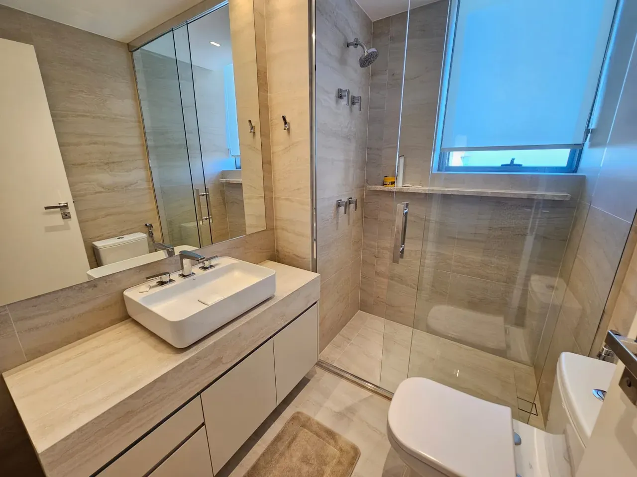 231 m² apartment with 3 bedrooms and 5 bathrooms — photo 26