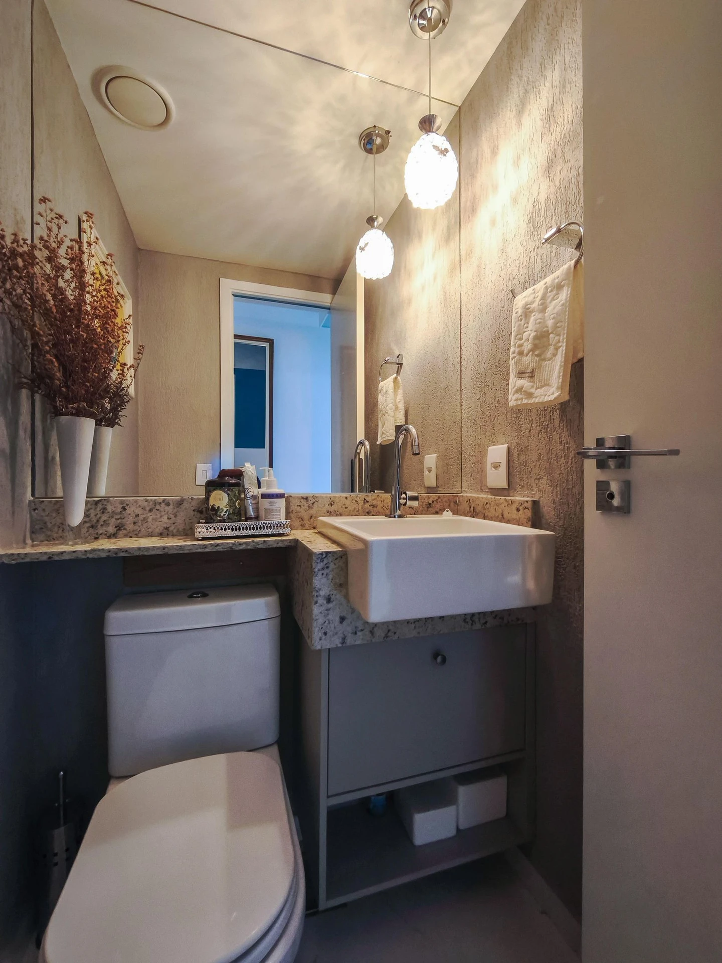 Furnished 2-bedroom apartment with private garden — photo 35