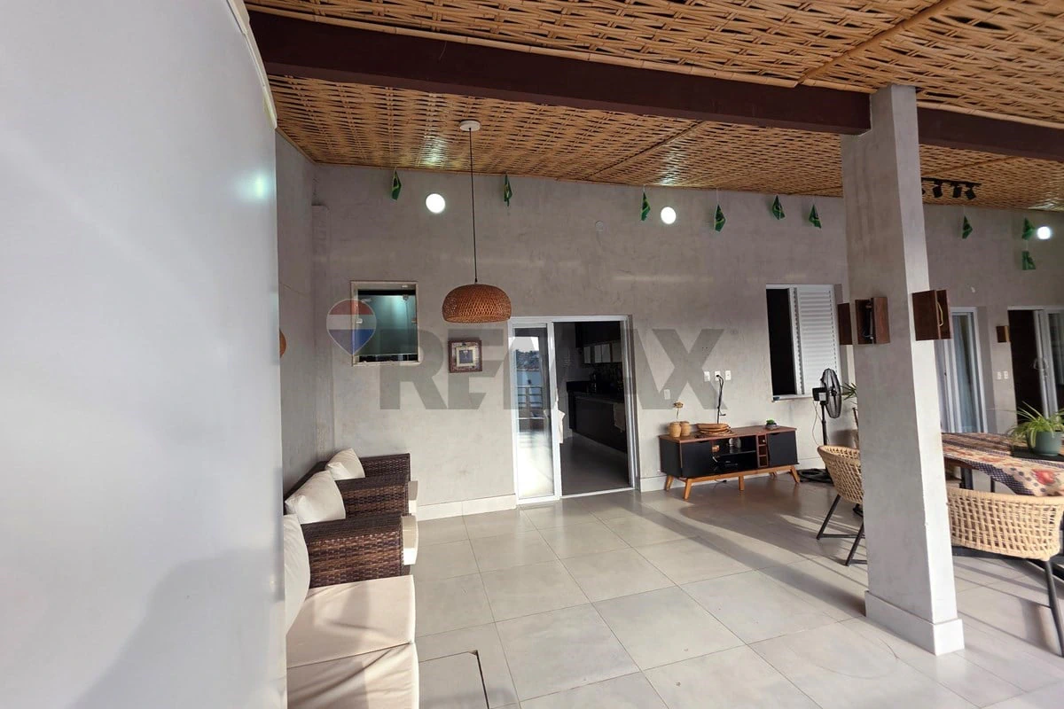 Balcony with a grill in a 3-bedroom house, 139 m² — photo 15