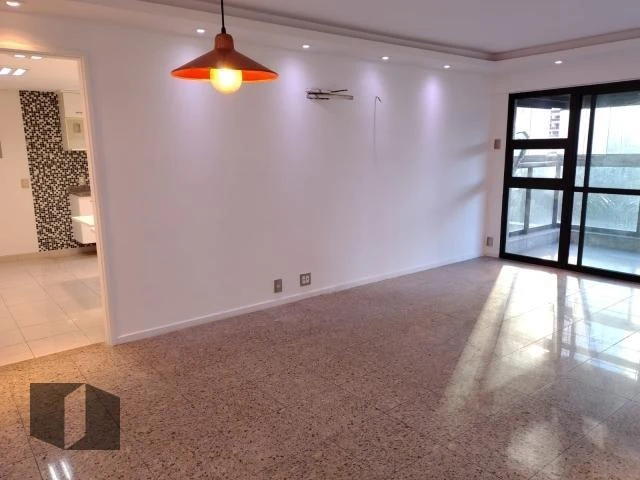 Glass-enclosed balcony in a 4-bedroom apartment, 143 m² — photo 6