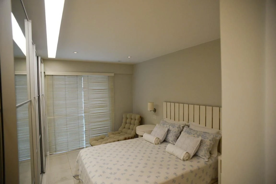 3-bedroom apartment with a glass-enclosed balcony — photo 9