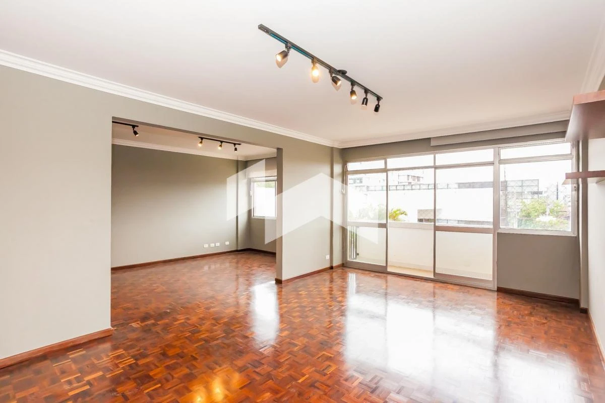 Apartment, 152 m², with wood or laminate floors — photo 9