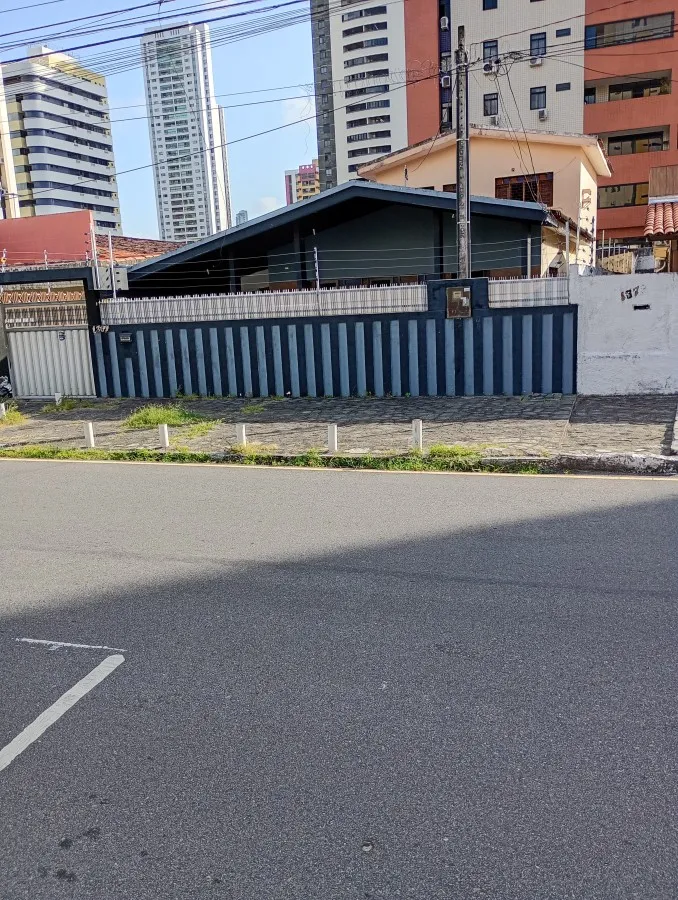 220 m² house with a closed kitchen and 3 bedrooms — photo 12