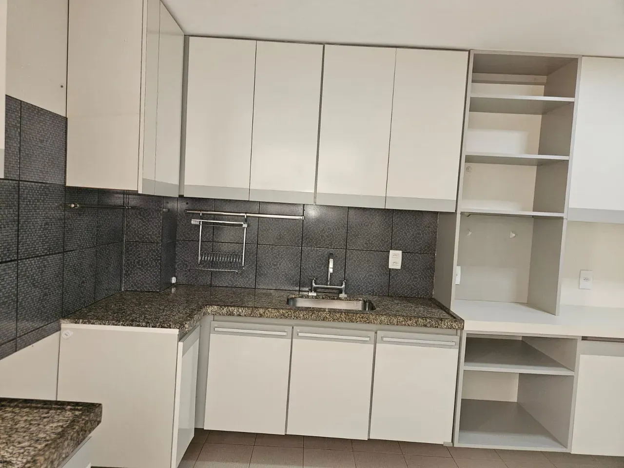 Apartamento, 200 m², com varanda envidraçada — photo 4