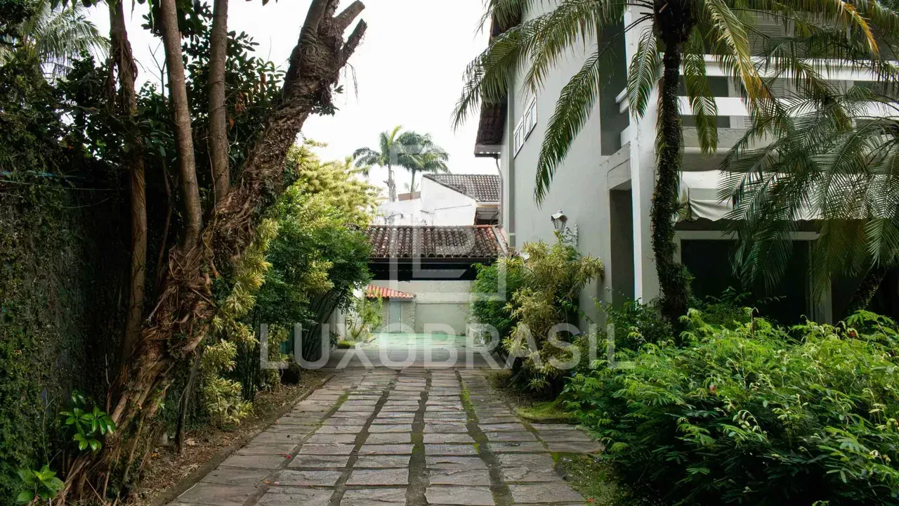 Casa com 5 quartos, 647 m² e churrasqueira na varanda — photo 19
