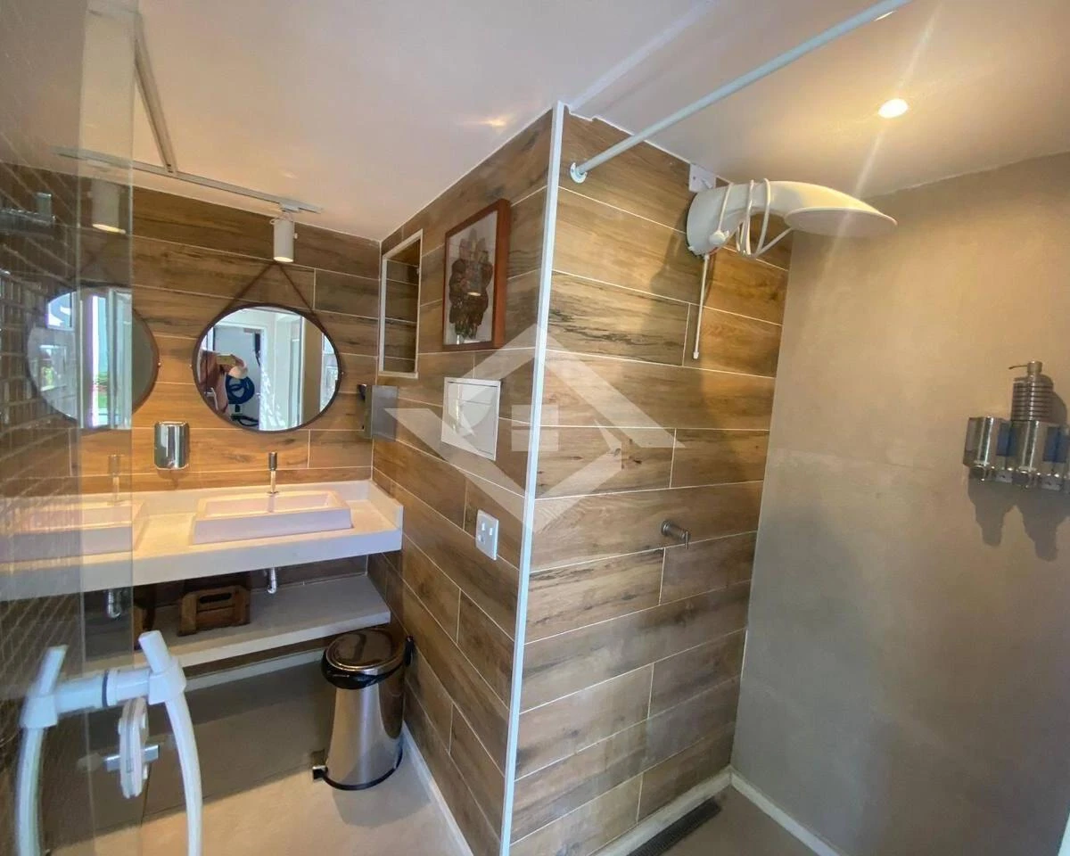 6 quartos e banheira: casa de 1000 m² — photo 22