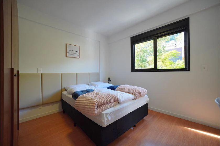 Apartamento amueblado de 1 dormitorio con vista a montañas — photo 3