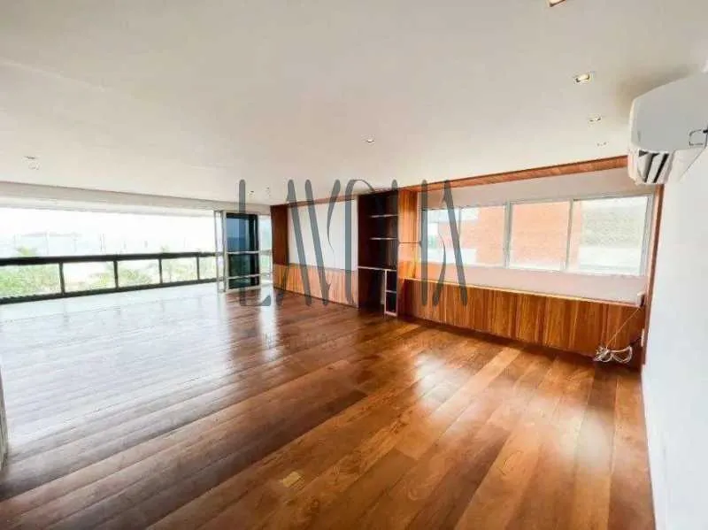 Apartamento residencial con 3 dormitorios y 4 baños — photo 10