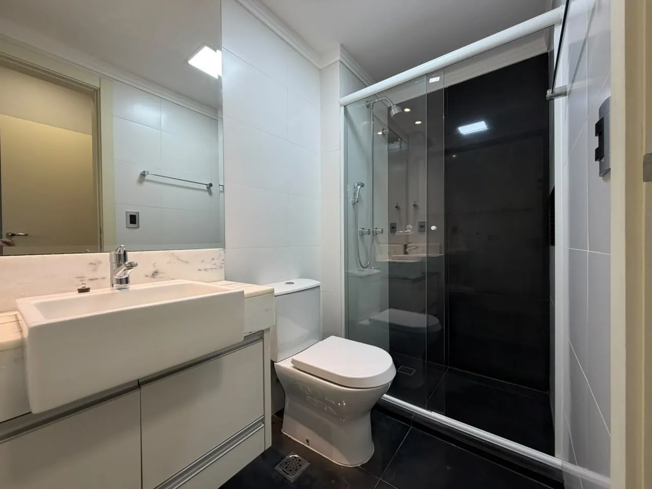 Floor-to-ceiling windows in a 3-bedroom apartment, 133 m² — photo 16