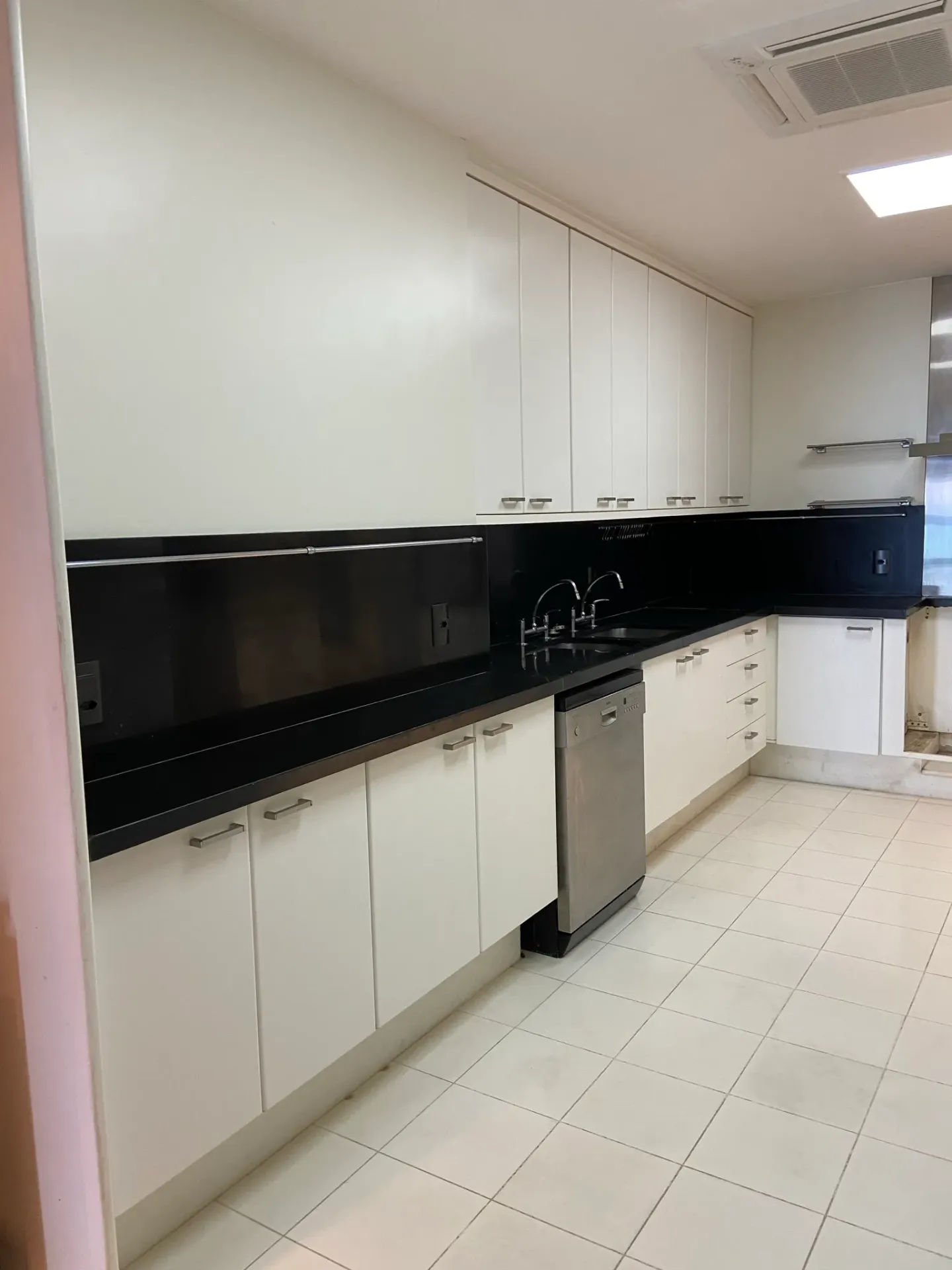 Apartamento con 3 habitaciones y balcón cerrado de vidrio — photo 23