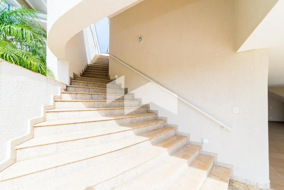 431 m² house with 4 en-suite bedrooms and 6 parking — photo 10