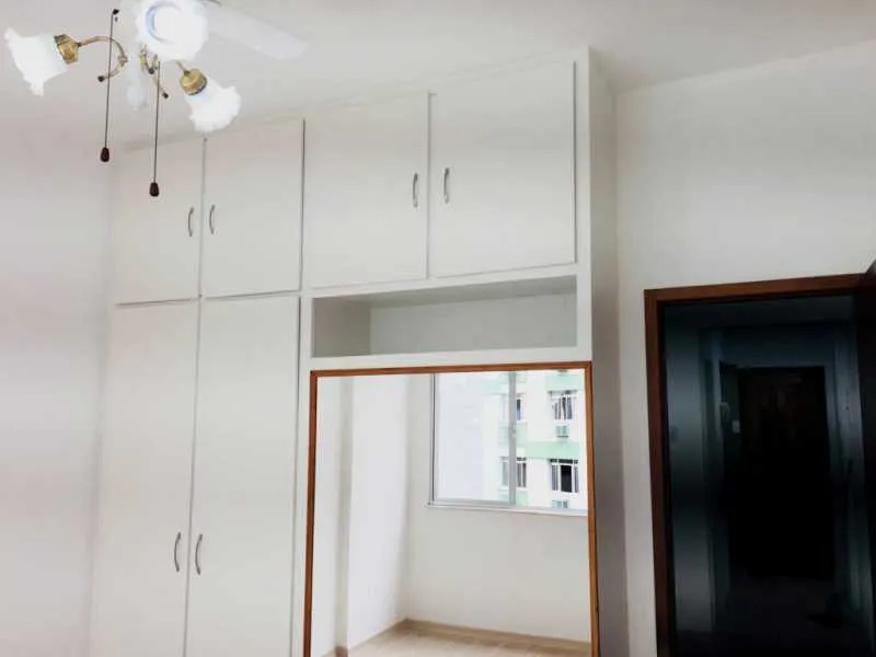Wood or laminate floors in a one-bedroom apartment, 35 m² — photo 2