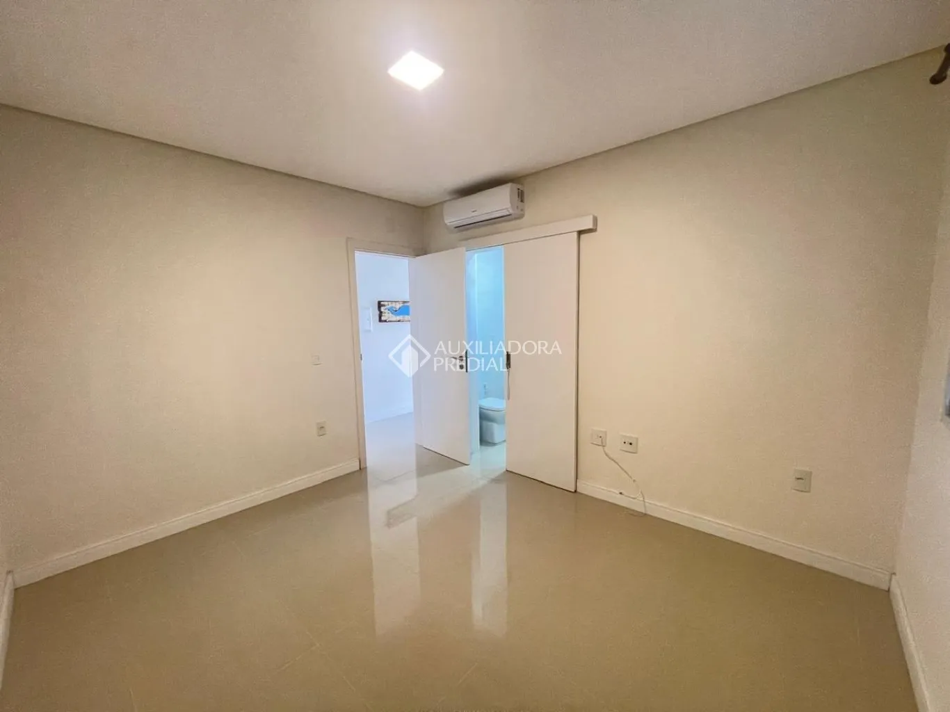 Apartamento amueblado de 3 dormitorios con cocina abierta — photo 12