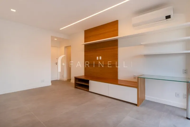 1-bedroom apartment with floor-to-ceiling windows — photo 6