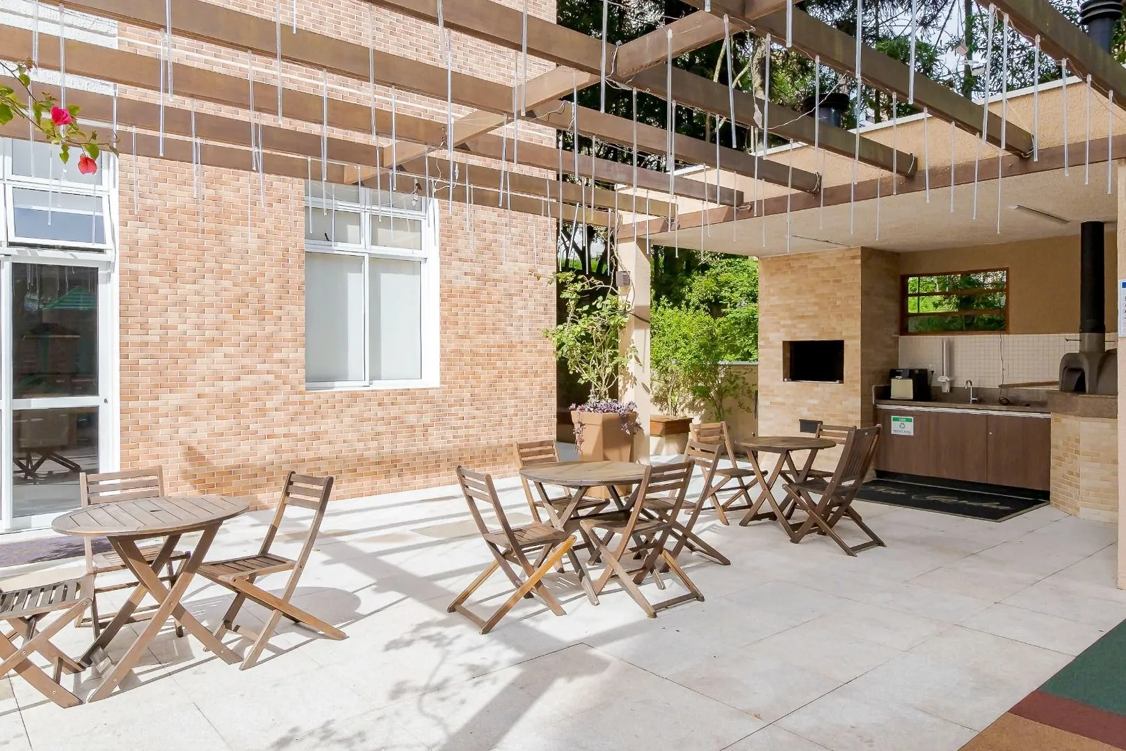 Glass-enclosed balcony in a 3-bedroom apartment, 110 m² — photo 43