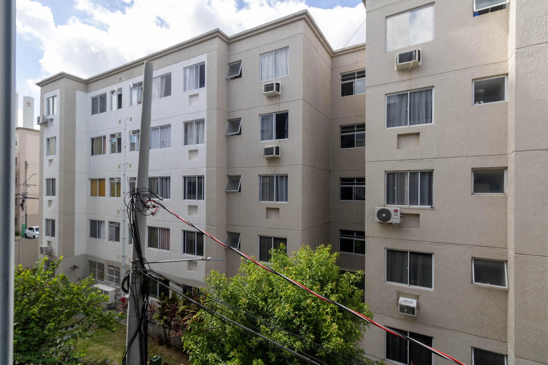 2-bedroom apartment in a building with a gym — photo 10