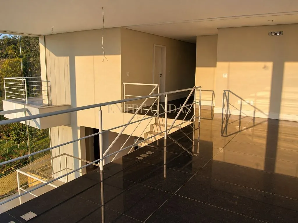 718 m² house with a water view and floor-to-ceiling windows — photo 23