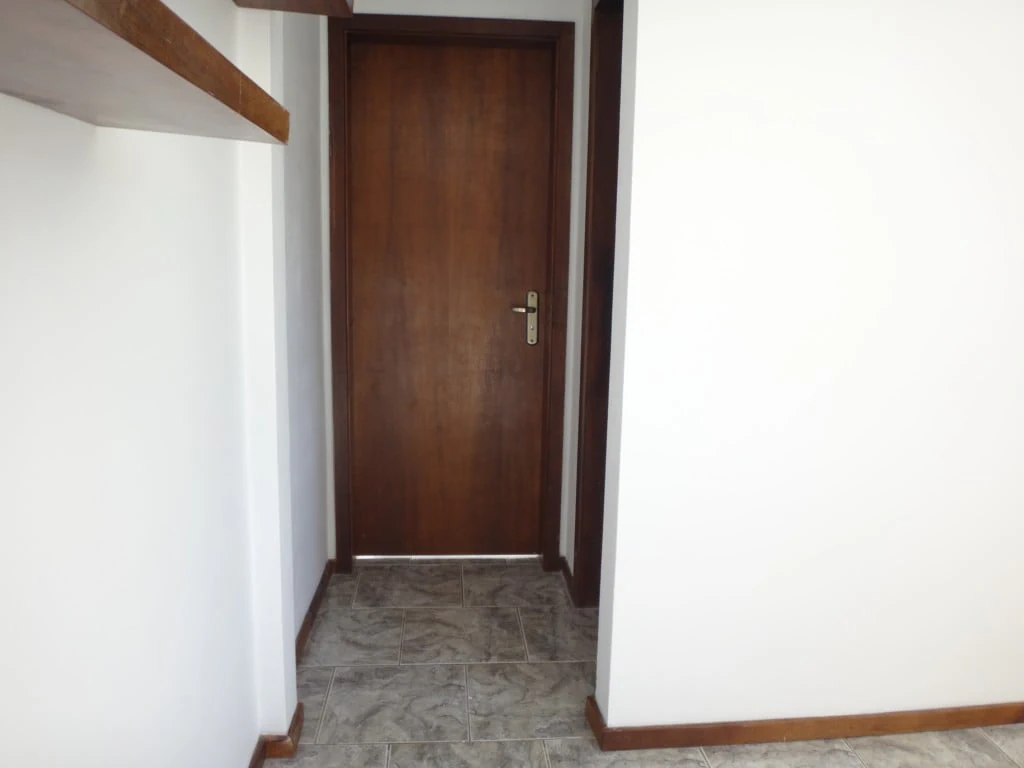 Balcony with a grill in a one-bedroom apartment, 72 m² — photo 20