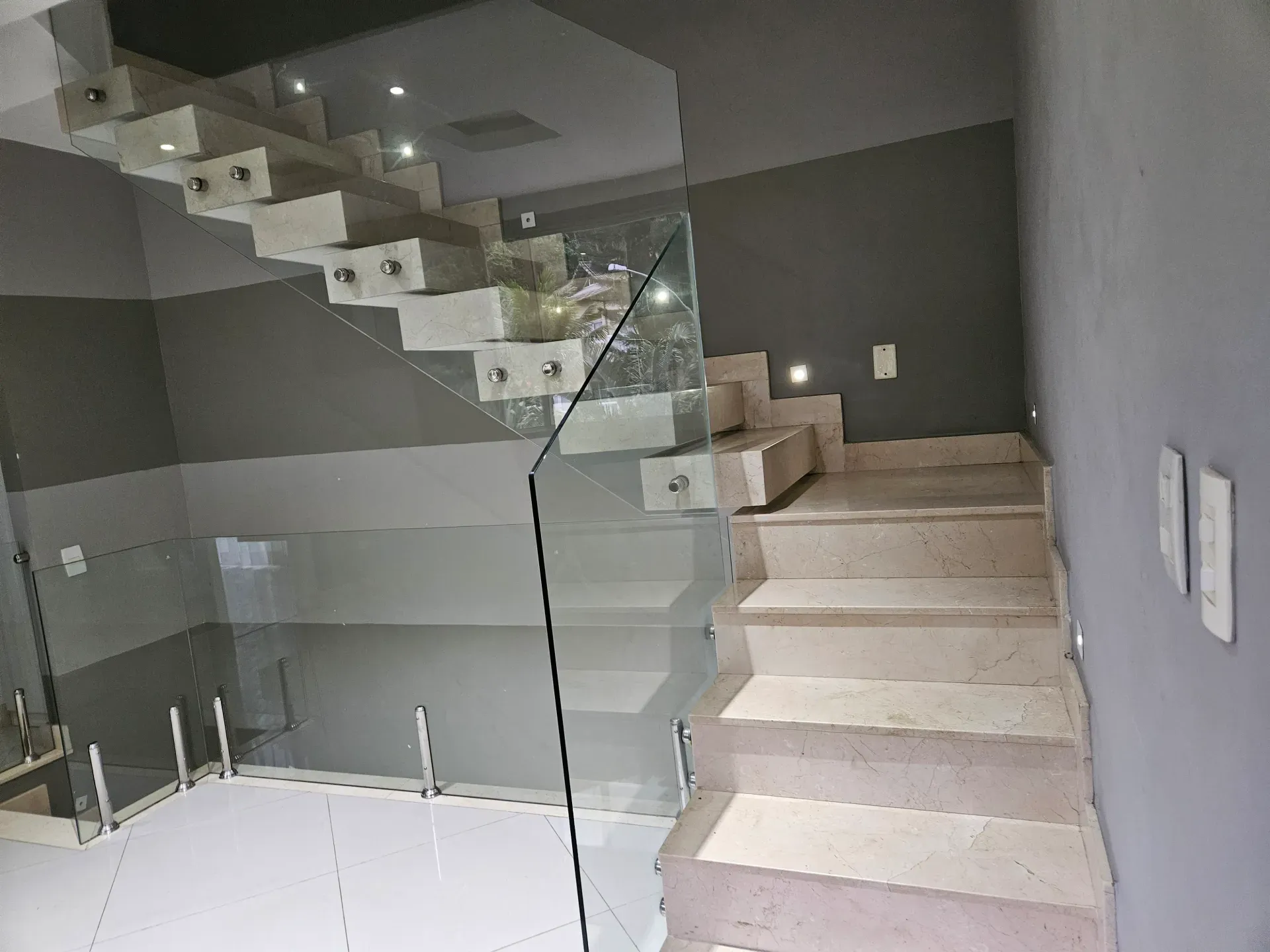 6 quartos e janelas do piso ao teto: casa de 504 m² — photo 35