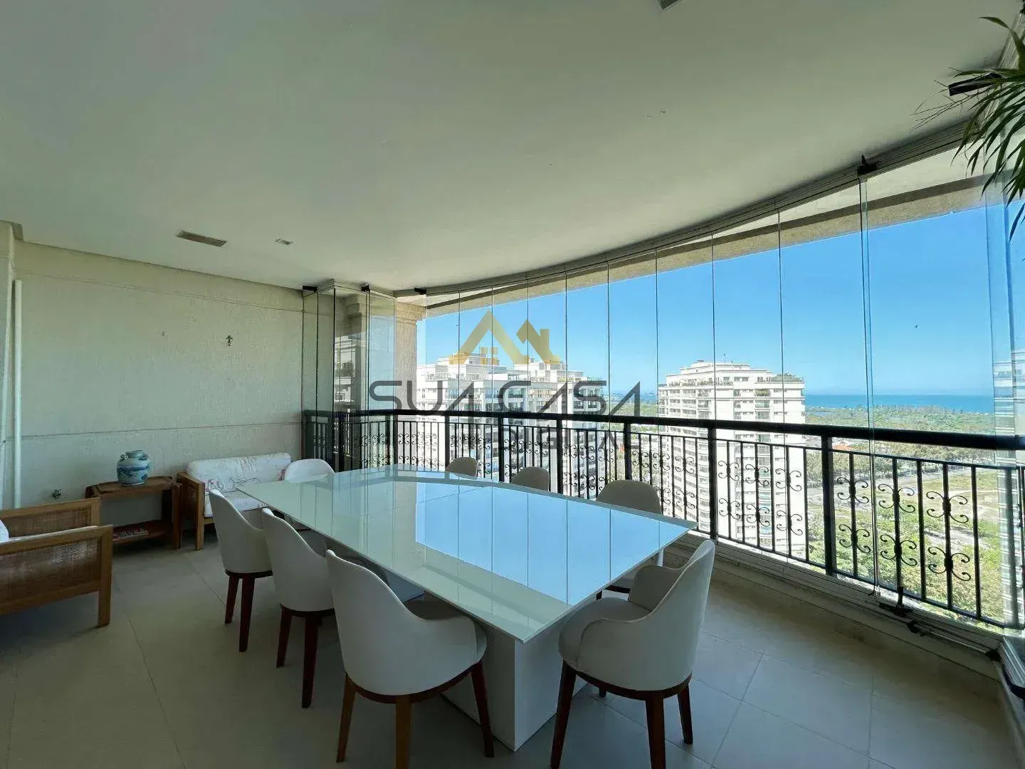 Penthouse with 4 bedrooms and an open-plan kitchen — photo 2