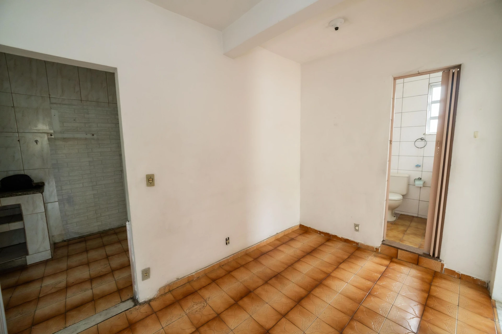 Unfurnished house with 2 bedrooms, yard and balcony — photo 26