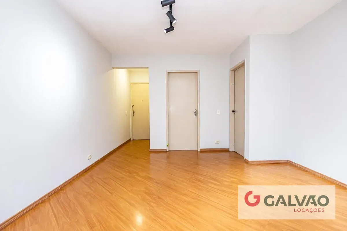 2-bedroom apartment with wood or laminate floors — photo 15