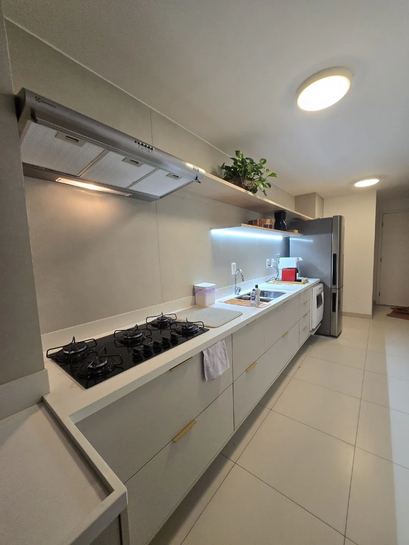 3-bedroom apartment with 3 en-suite baths and 4 total — photo 9