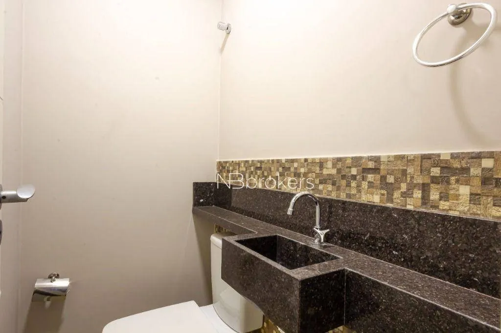 Condo house with 4 bedrooms and 5 bathrooms — photo 35