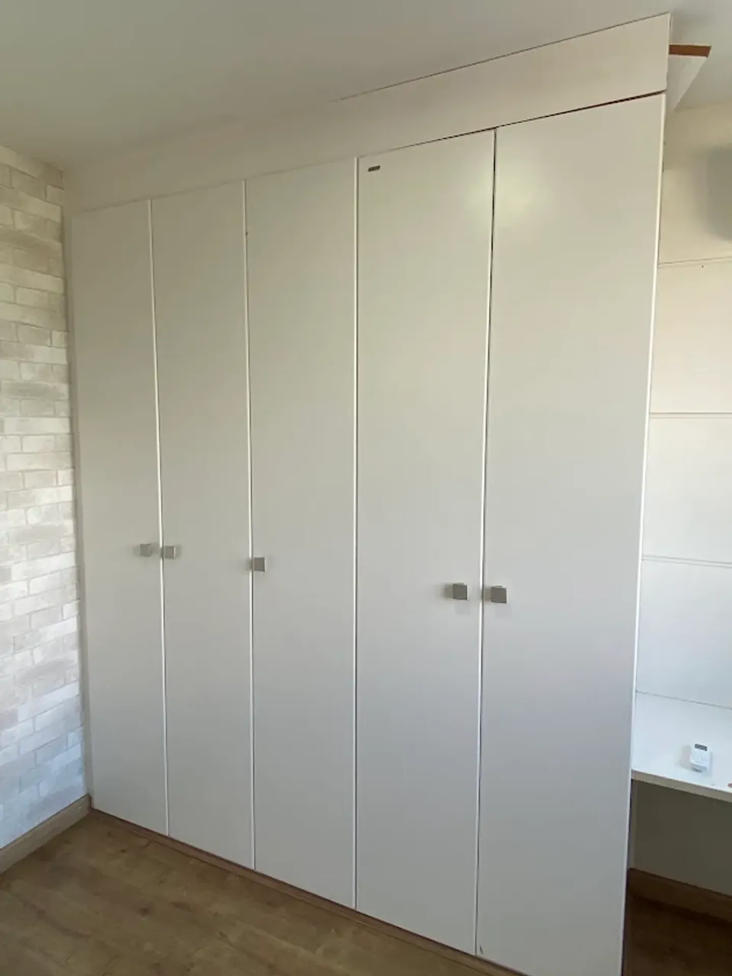 Apartment on the 1st floor with a glass-enclosed balcony — photo 4
