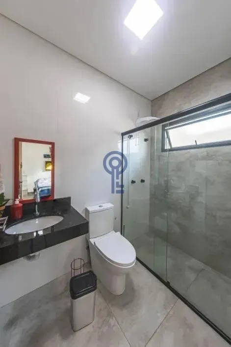 Furnished 4-bedroom house with open-plan kitchen — photo 8
