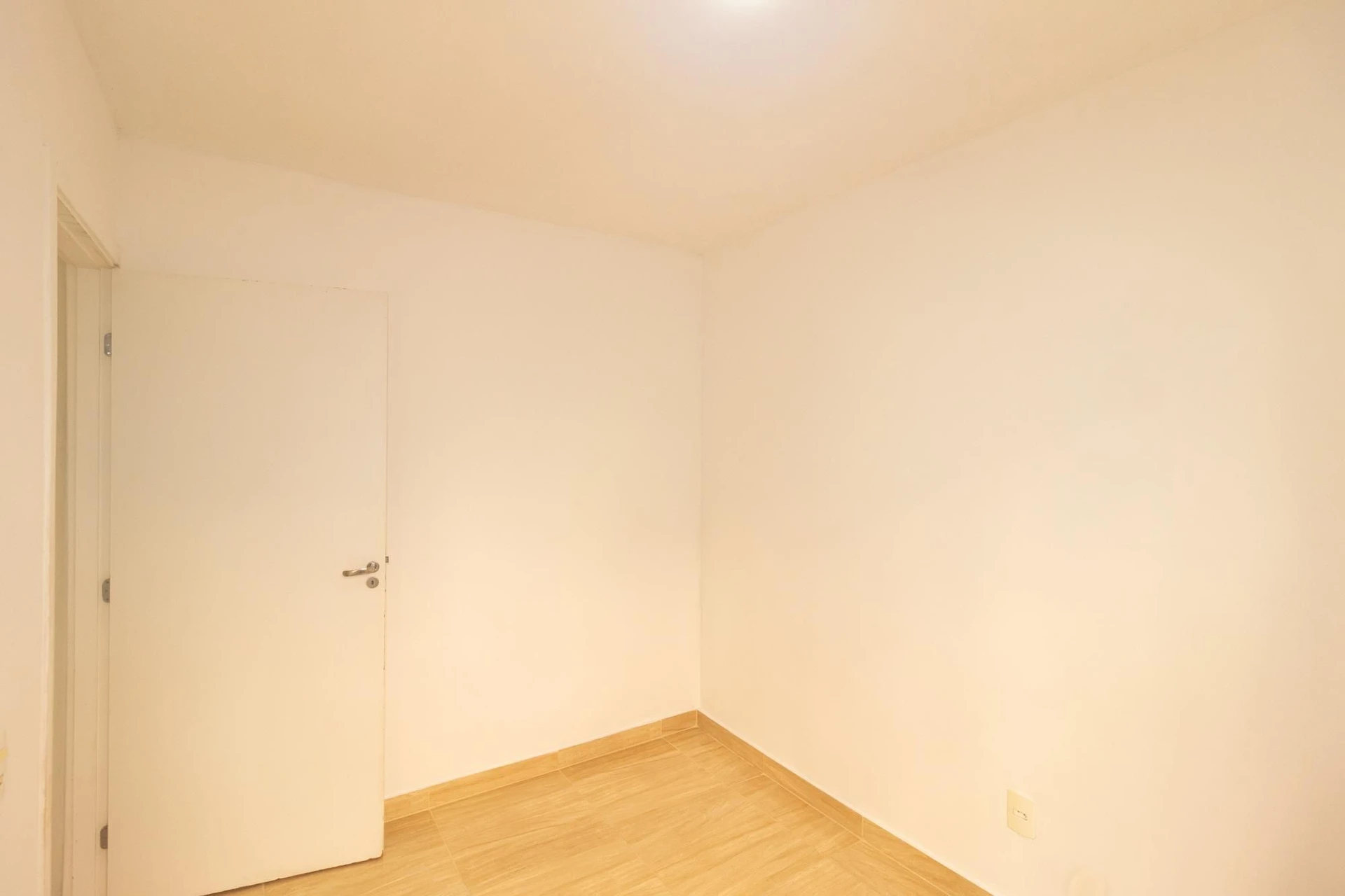 Unfurnished 2-bedroom apartment with 1 parking space — photo 38
