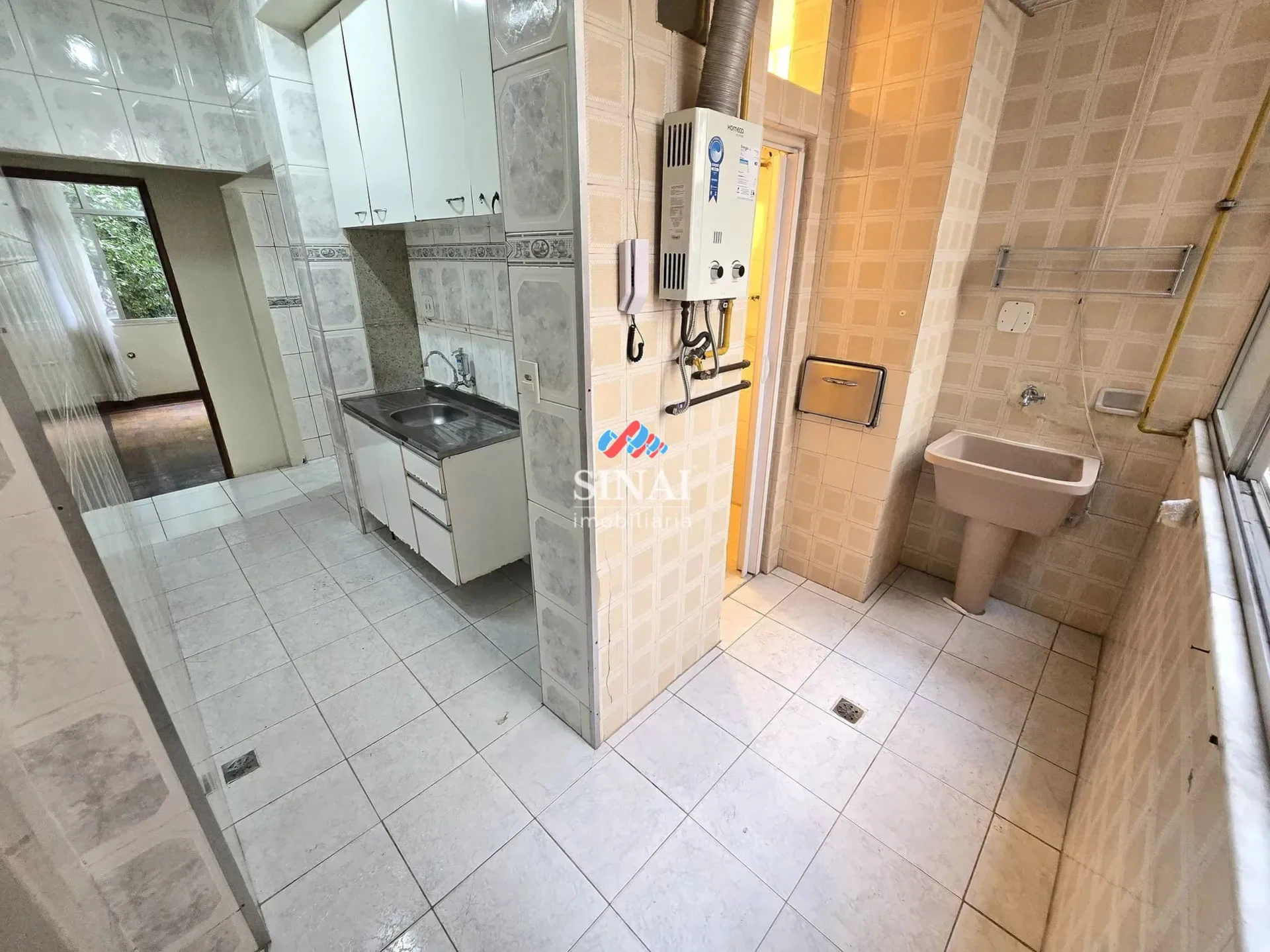 2-bedroom apartment with wood or laminate floors — photo 25