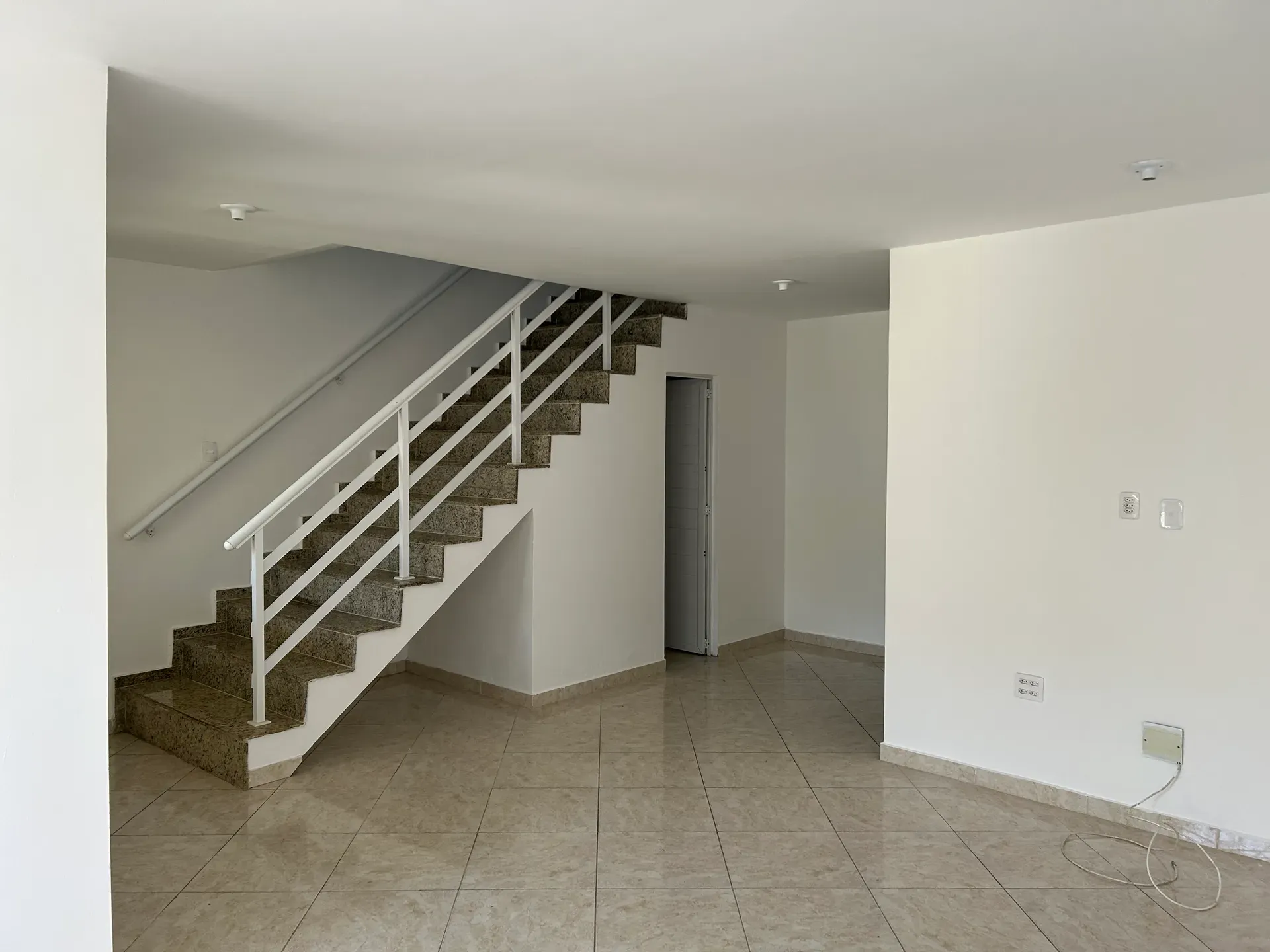 Garden in a 4-bedroom house, 220 m² — photo 6
