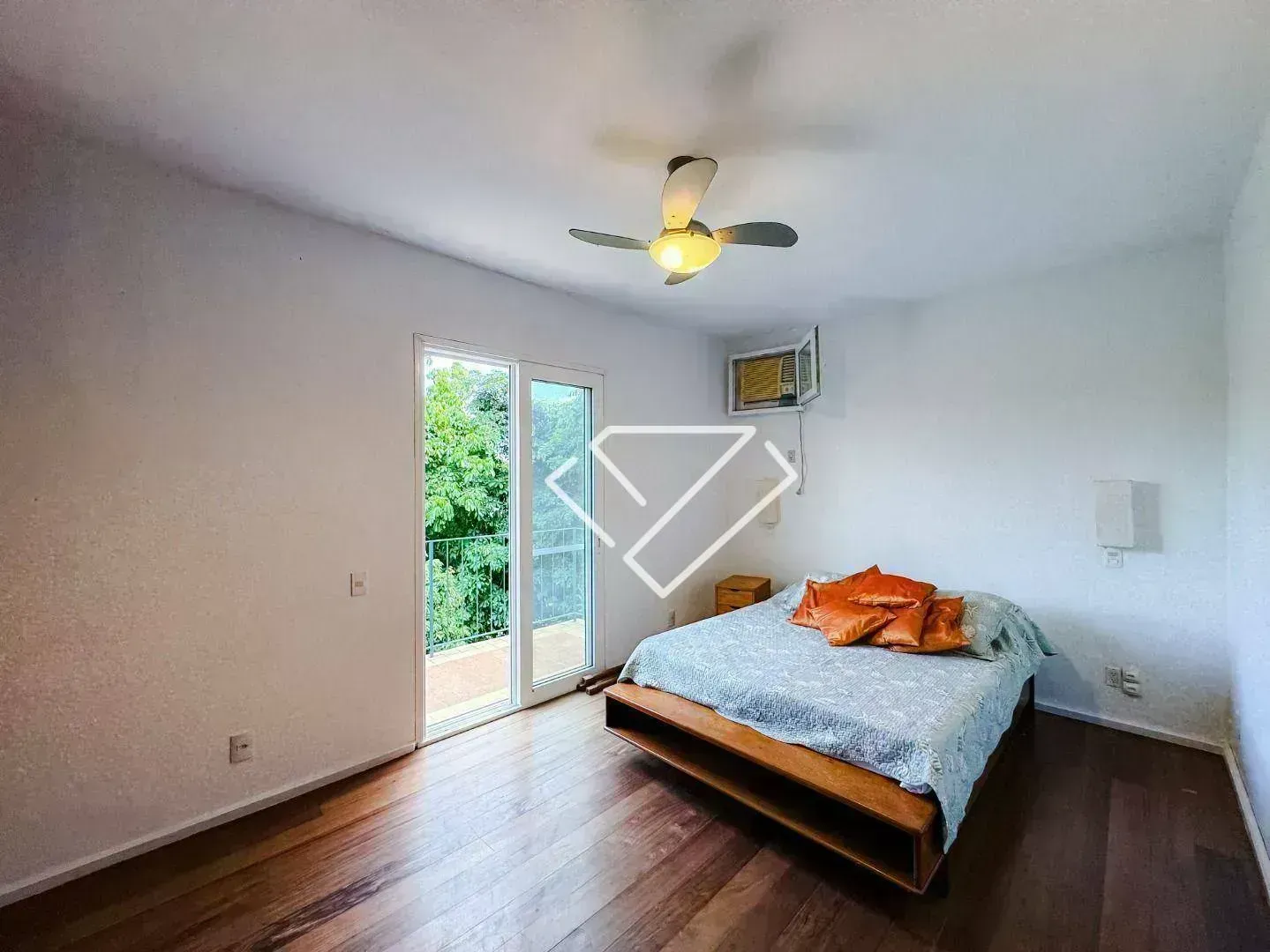 House with 3 bedrooms and 4 bathrooms on 600 m² — photo 25