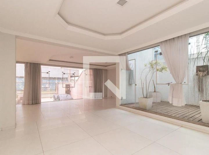 Будинок для оренди з 7 спальнями та балконом 850 м²