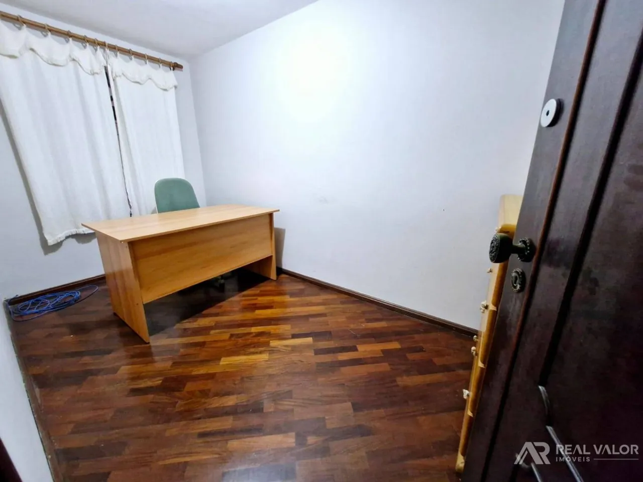 House with 5 bedrooms and 5 bathrooms, closed kitchen — photo 4